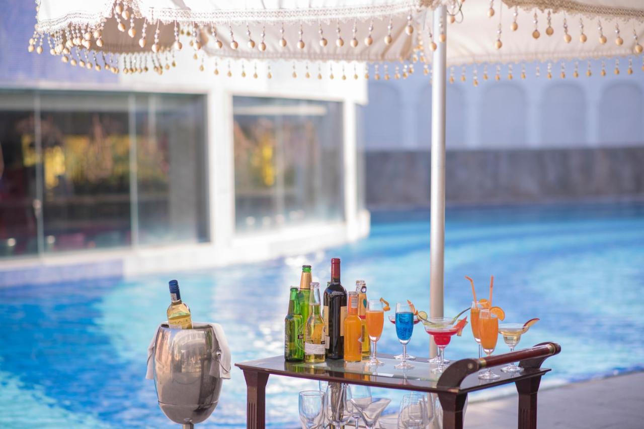Radisson Blu Udaipur Palace Resort & Spa מראה חיצוני תמונה