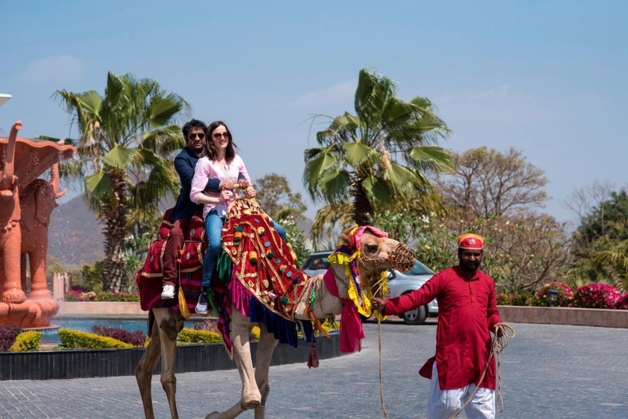 Radisson Blu Udaipur Palace Resort & Spa מראה חיצוני תמונה